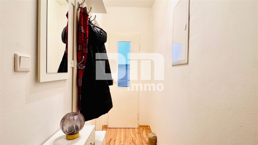 (R)eserviert!Gepflegte Dreizimmerwohnung mit Balkon in infrastrukturell günstiger Lage - Flur / Diele / Windfang